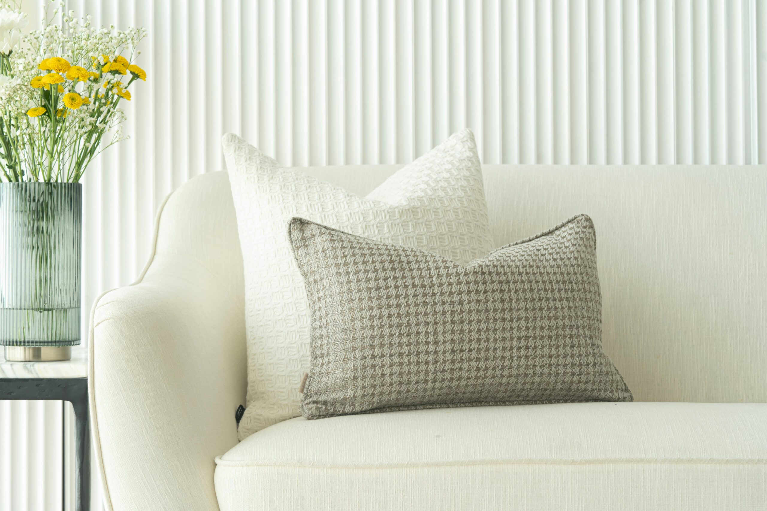 Dekoratyvinės pagalvės: Stilinis ir patogus būdas atnaujinti savo erdvę